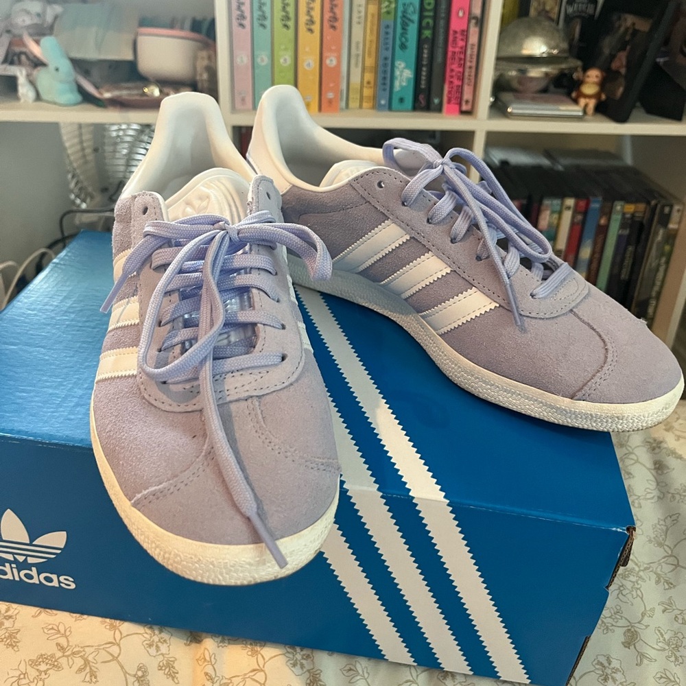 NEVER WORN Adidas Gazelle Pastel Lavender Purple Violet women’s size 8